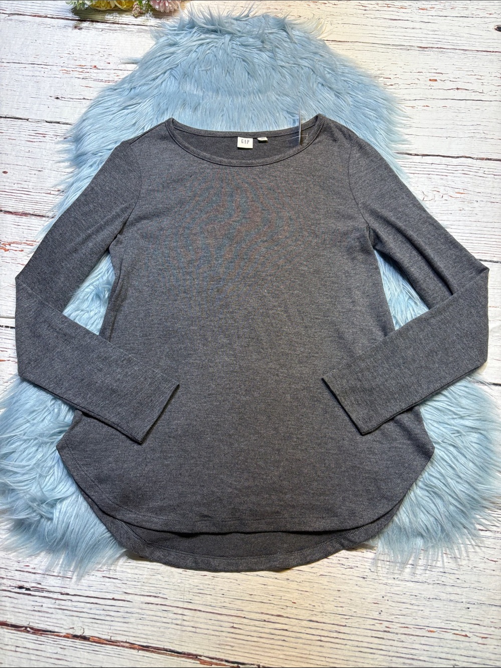 NWT GAP Gray Long Sleeve Crewneck Top Brushed Tee sz S